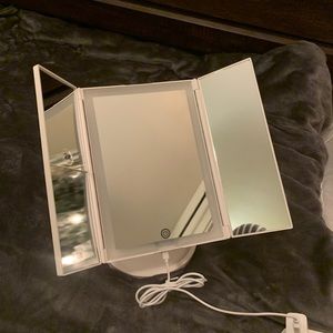 Lighted makeup mirror with magnification. NWOT